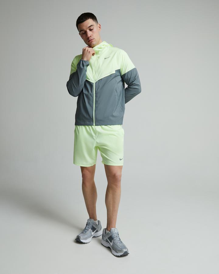 nike windbreaker volt