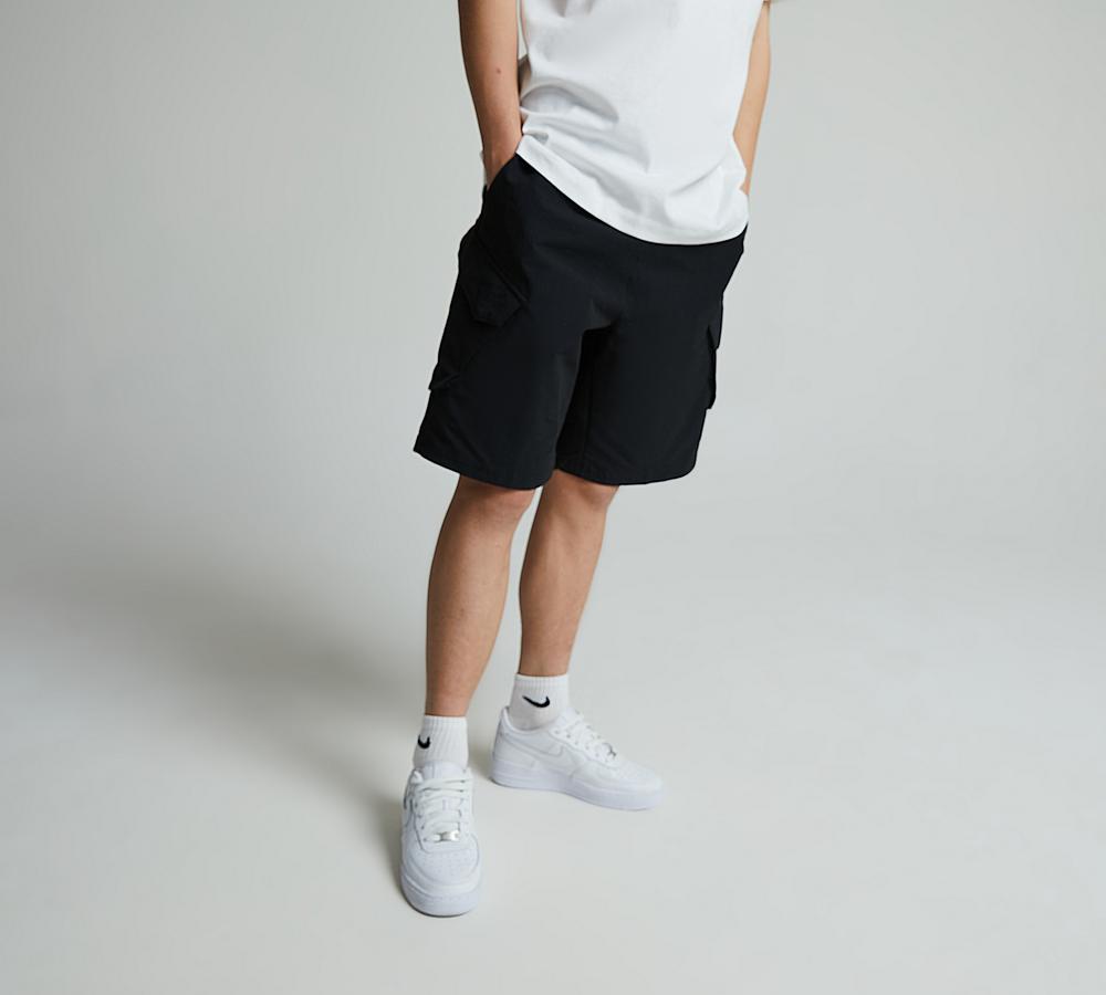 nike lightweight utility cargo shorts in black