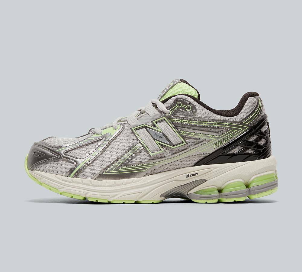 New Balance Junior 1906 Trainer Silver, Kids size: 3.5, FootAsylum