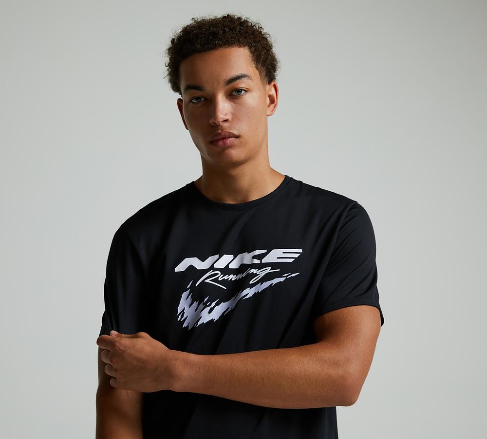 nike we run things shirt