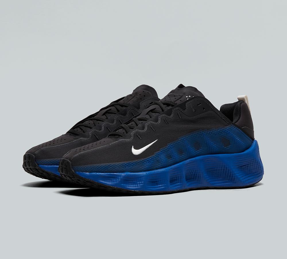 nike black and blue trainers
