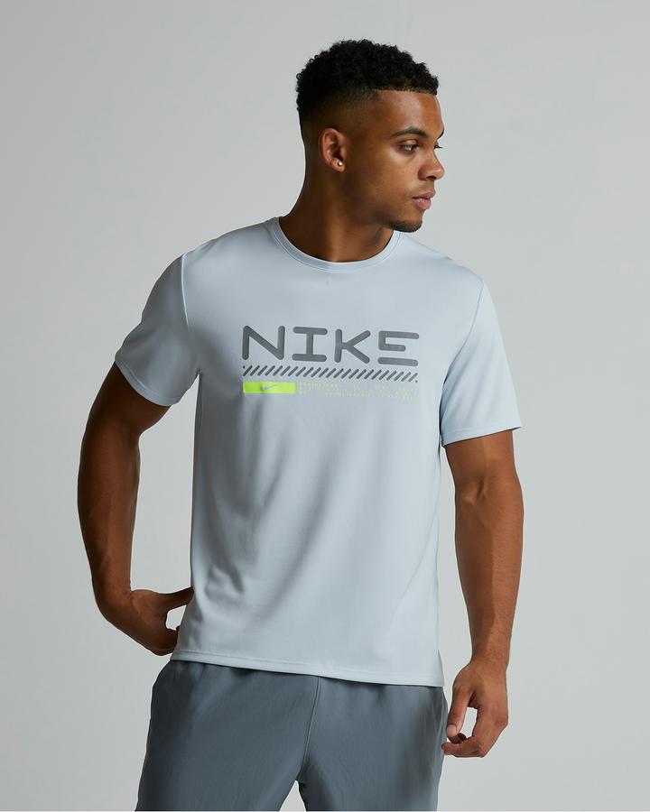 Nike Men's Silver Miler Winter Hbr T-Shirt - Small - Footasylum