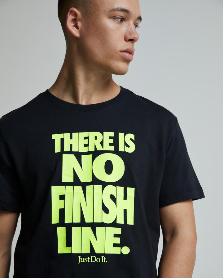 Nike No Finish Line T-Shirt | Black / Volt | Footasylum