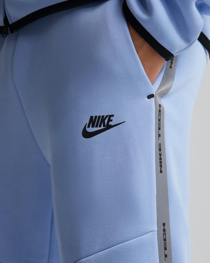 nike jogger with zipper