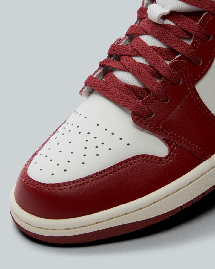 footasylum jordan 1 mid