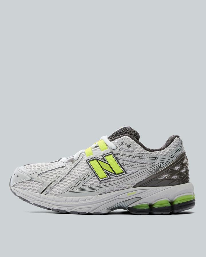 New Balance Junior 1906 Trainer Black, Kids size: 3.5, FootAsylum