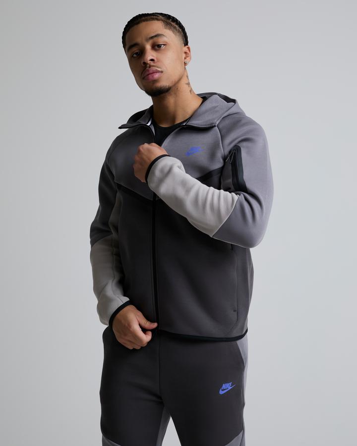 nike tech fleece medium grey