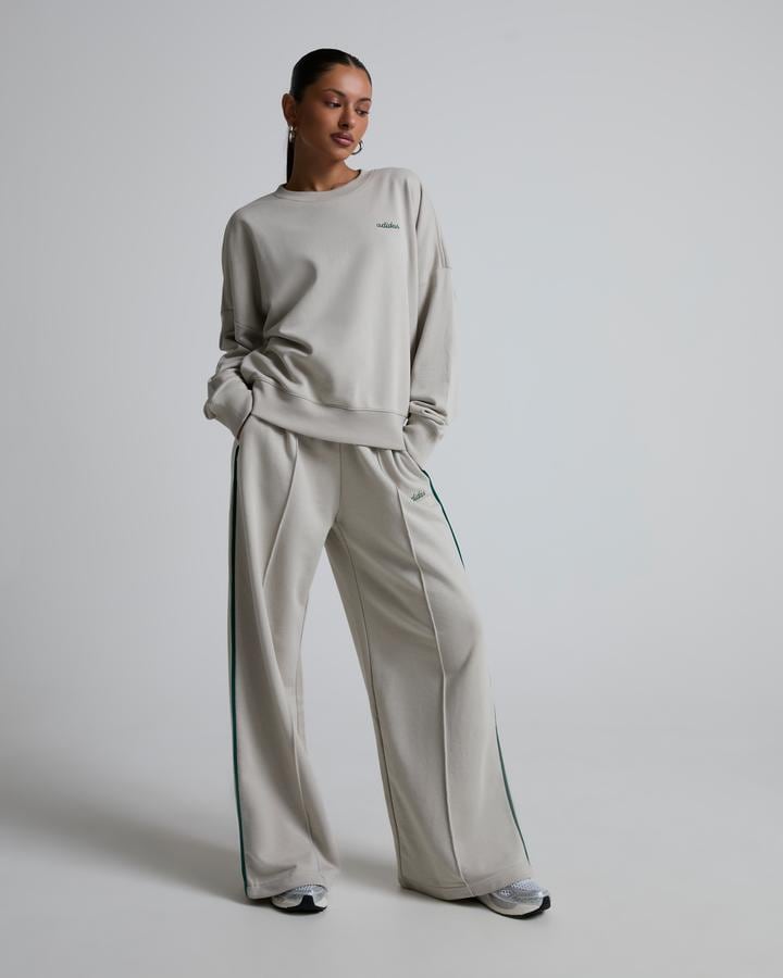 Adidas Originals Womens Sportswear Italics Crew Sweatshirt Beige, Women's size: XS, FootAsylum
