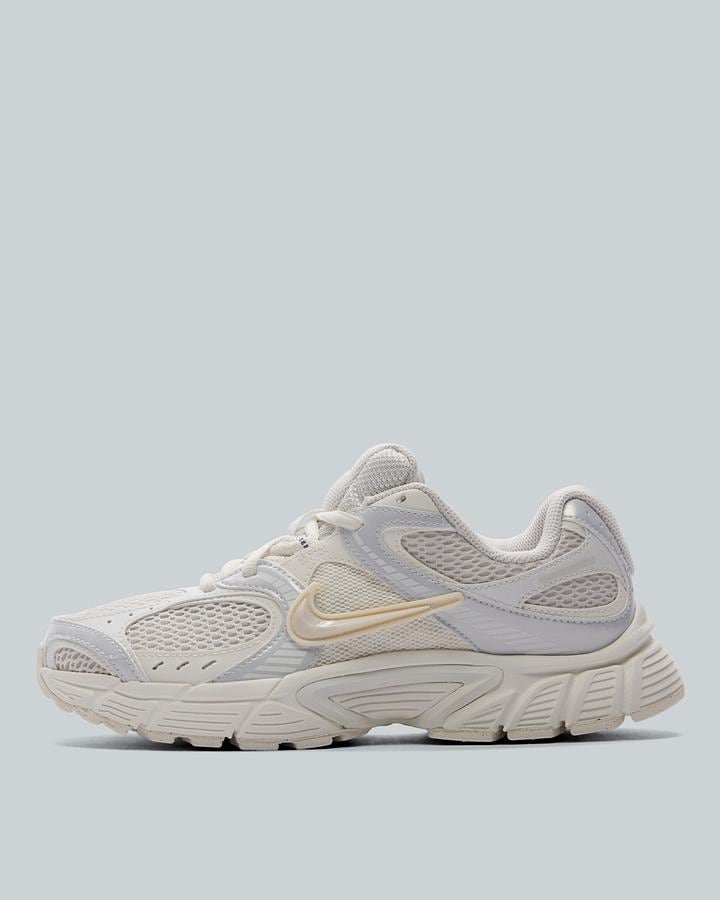 Nike Womens V5 Rnr Trainer White, Women's size: 3.5, FootAsylum