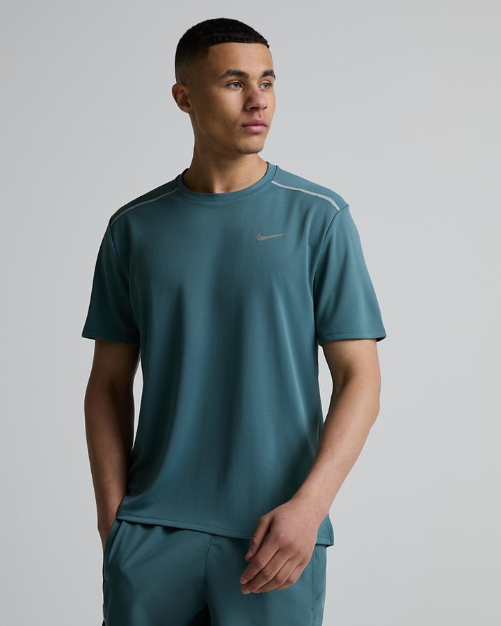 Nike Men's Green Dri-Fit Uv Miler Short Sleeved T-Shirt - Extra Large - Footasylum