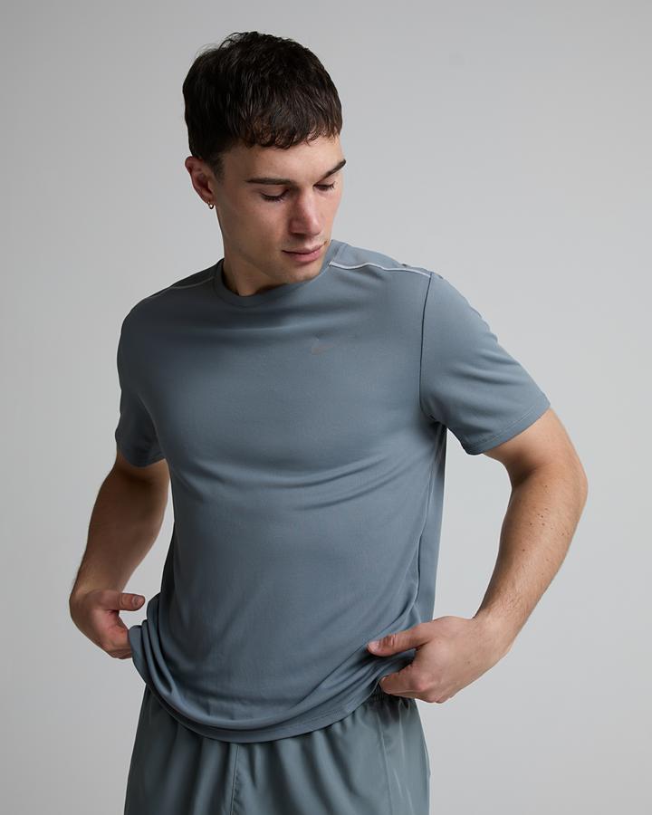 Nike Dri-Fit Uv Miler Short Sleeved T-Shirt Grey, Men's size: 2XL, FootAsylum