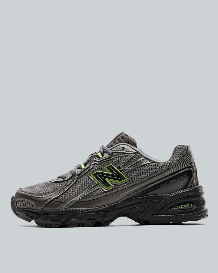 New Balance Junior 740 Trainer Black, Kids size: 4.5, FootAsylum