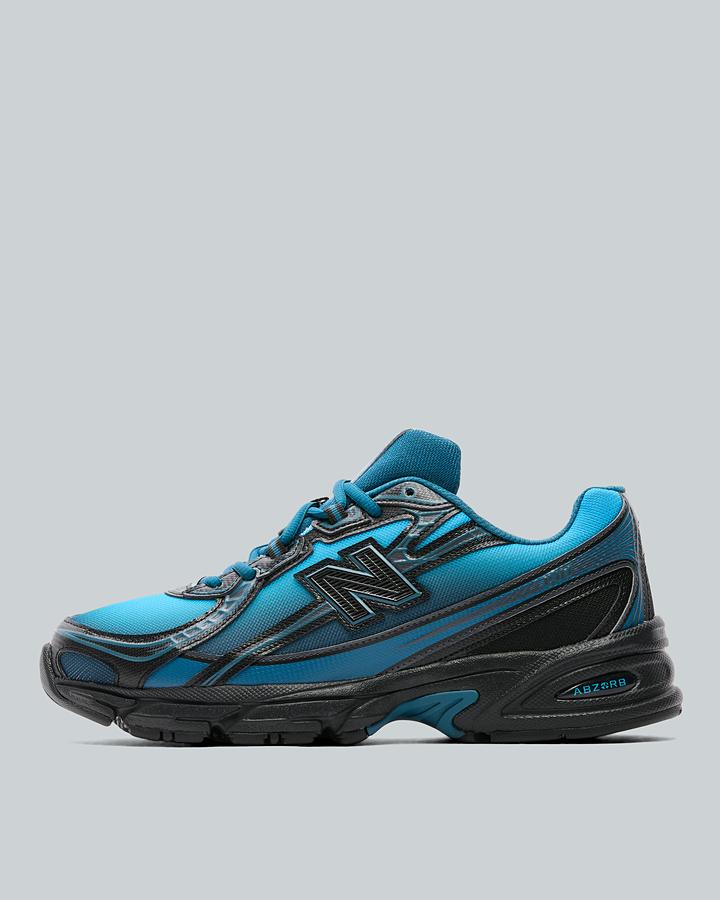 New Balance 740 Trainer Blue Size: 9.5 - Footasylum
