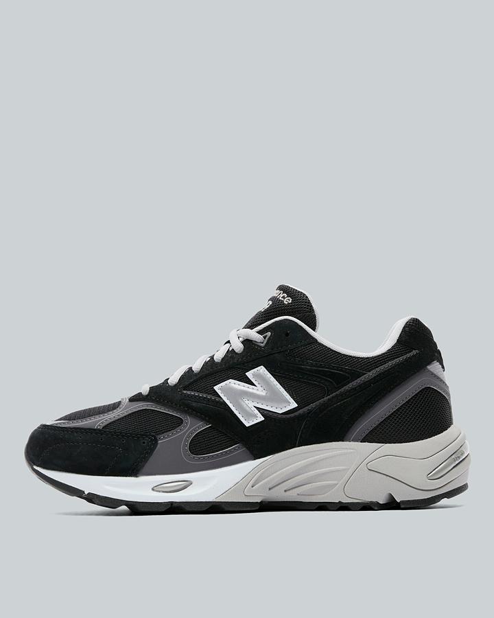 New Balance 880R Trainer Black, Men's size: 9.5, FootAsylum