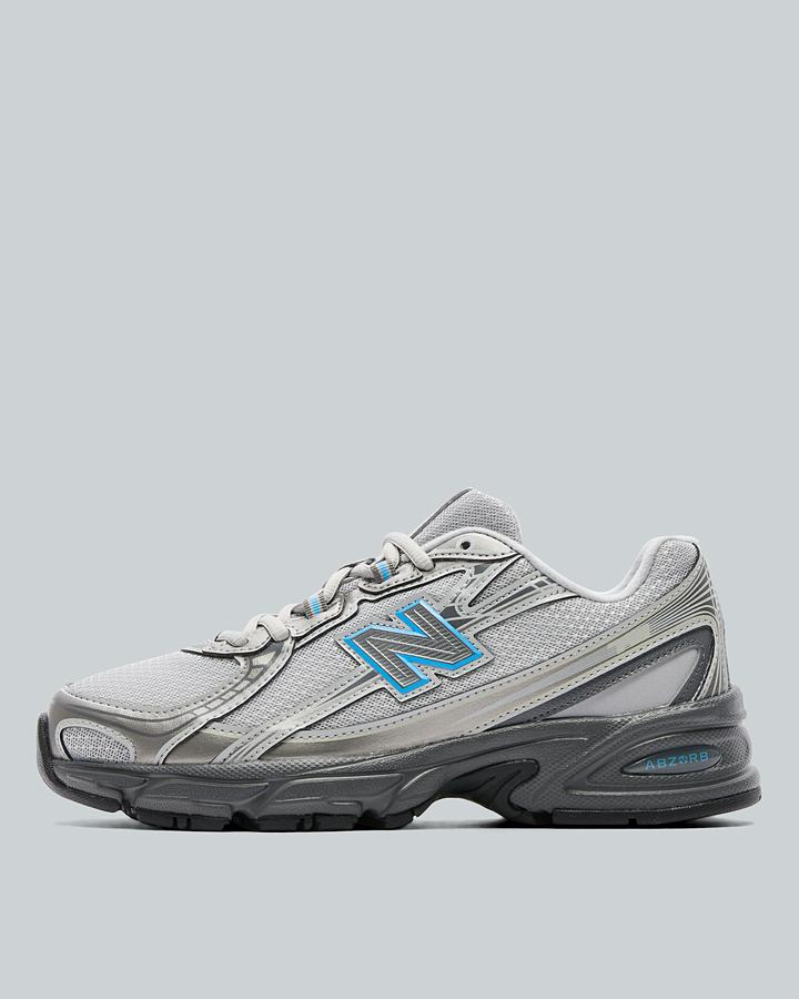New Balance Junior 740 Trainer Silver, Kids size: 4.5, FootAsylum