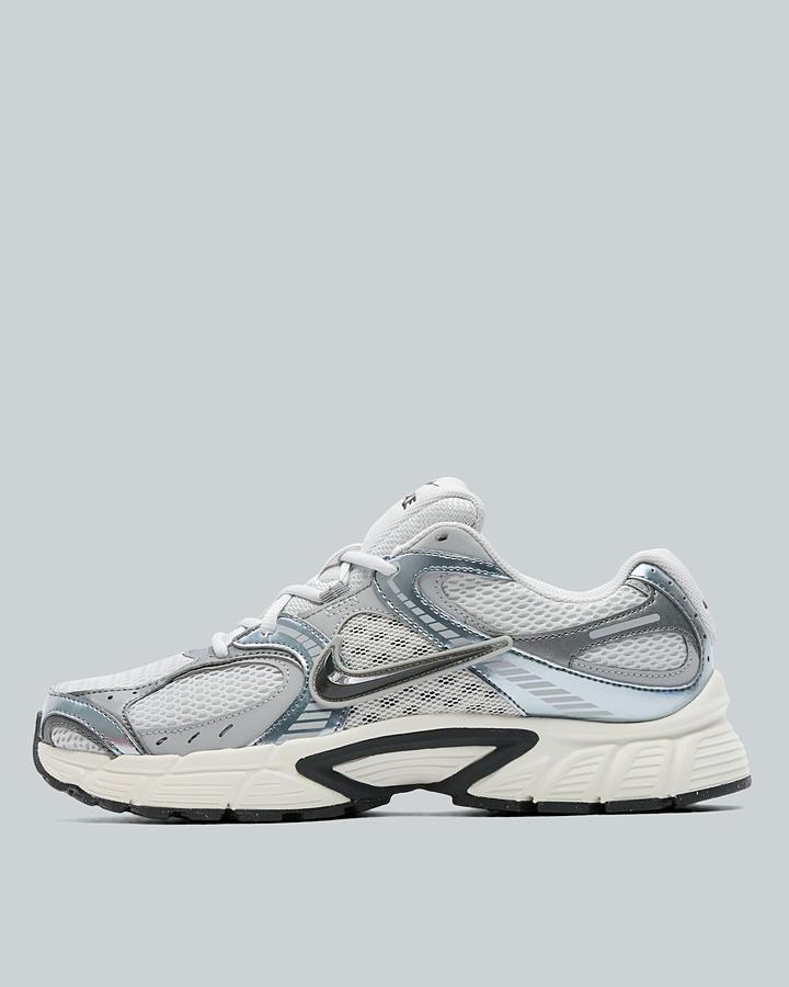 Nike V5 Rnr Trainer Grey Size: 9 - Footasylum