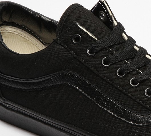 black vans footasylum