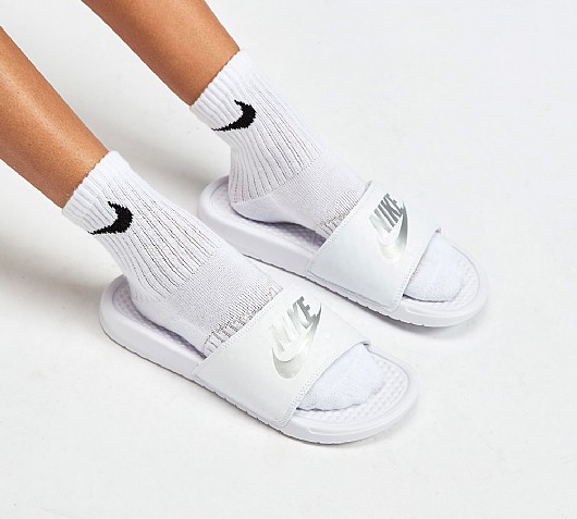 nike white flip flops womens