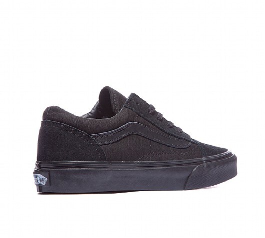 black junior trainers size 5