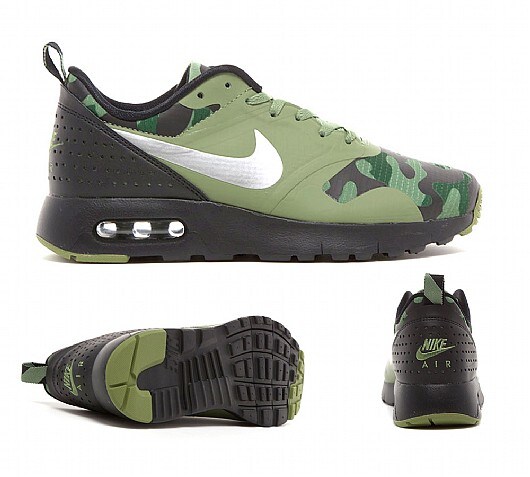 kids green nike trainers