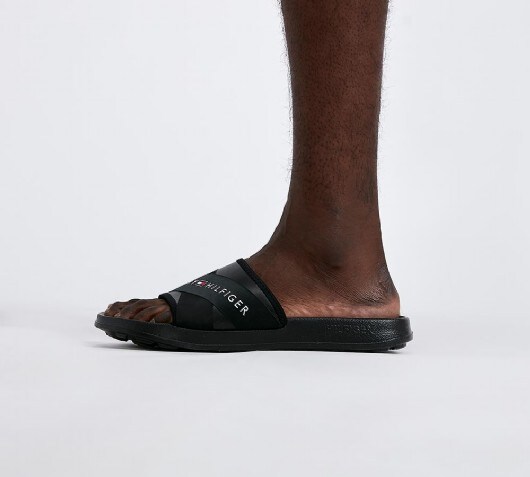 tommy hilfiger sliders footasylum
