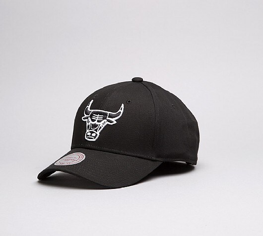 Mitchell & Ness Bulls Low Pro Strapback Cap