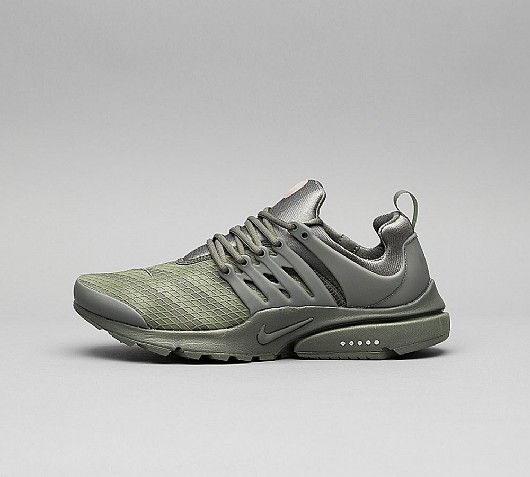 reflective trainers nike