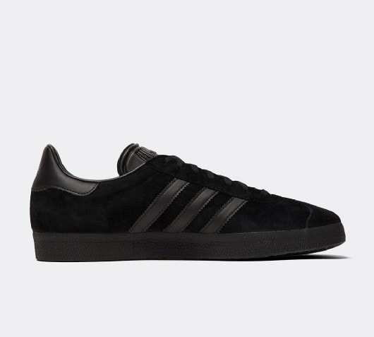 black trainers mens adidas