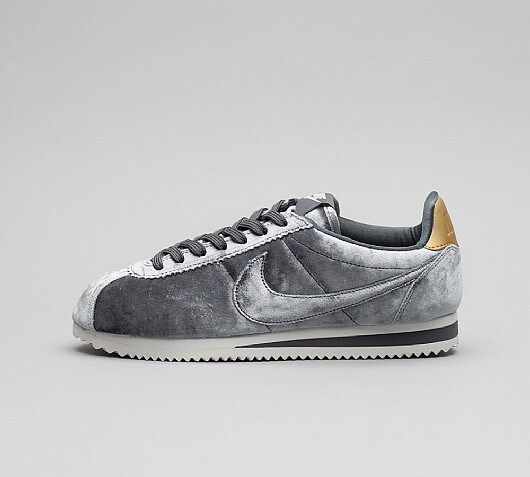 Nike Womens Cortez Velvet Trainer