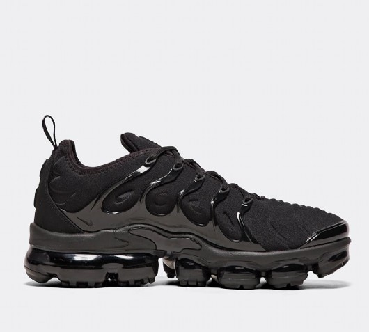 black vapormax footasylum