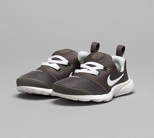 Nike nursery presto fly trainer Clearance