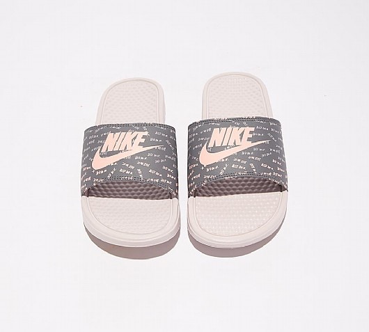 في الداخل بارز دفعة nike slippers women 