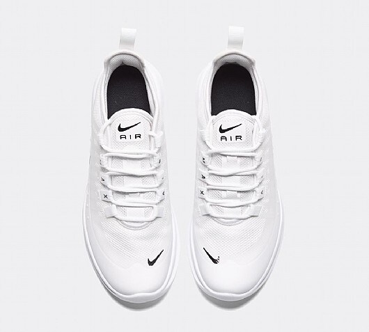 nike white air max axis trainers