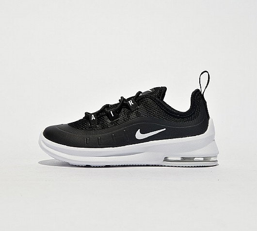 nike air max axis trainers