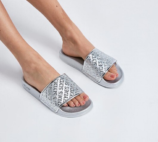 youth nike slides