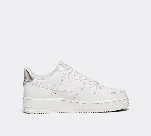 nike air force 1 07 essential platinum