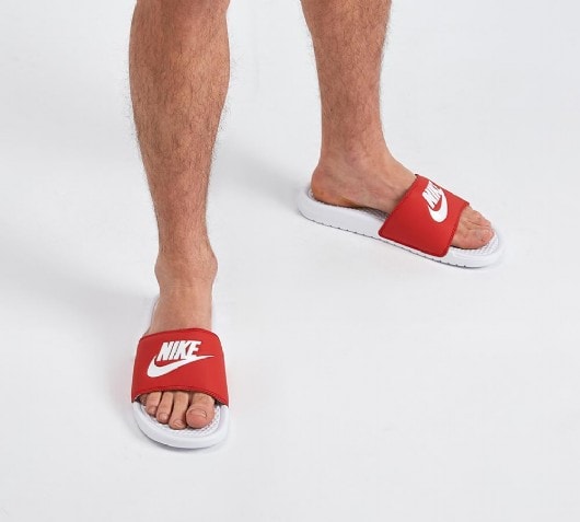 nike benassi red slides