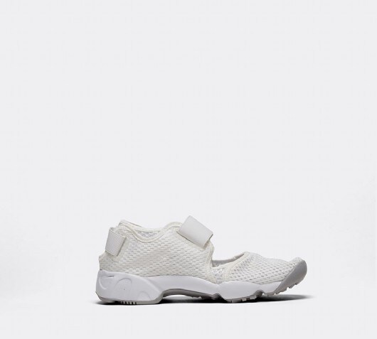 white nike rift junior