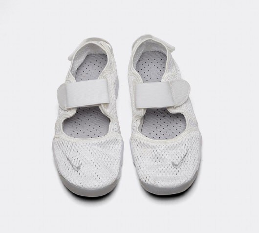 white nike rifts junior