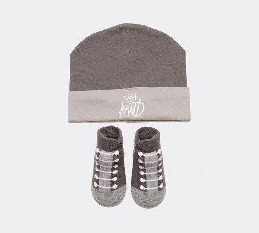 Dream Crib Lanier Hat and Bootie Set 