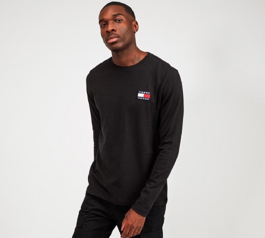 black tommy jeans t shirt