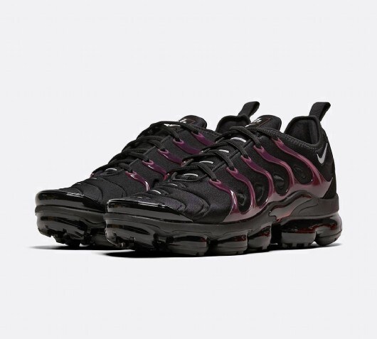 vapormax plus women's black and red