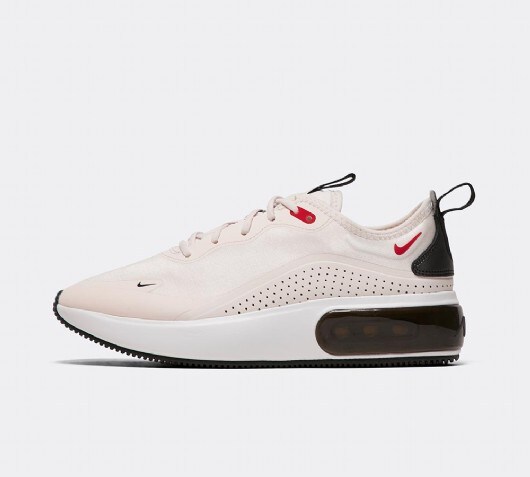 white nike dia trainers