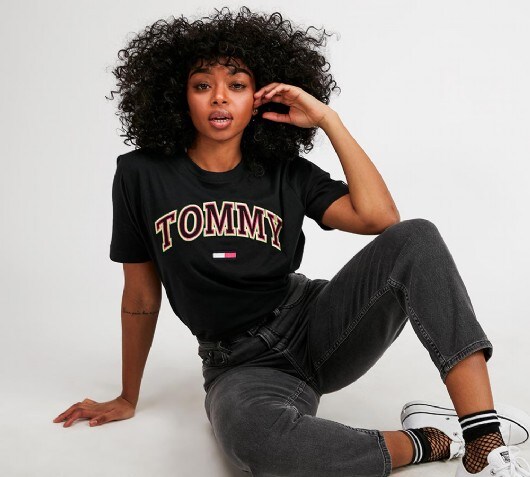 black tommy jeans t shirt