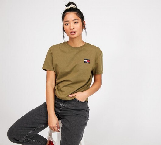 tommy jeans badge t shirt