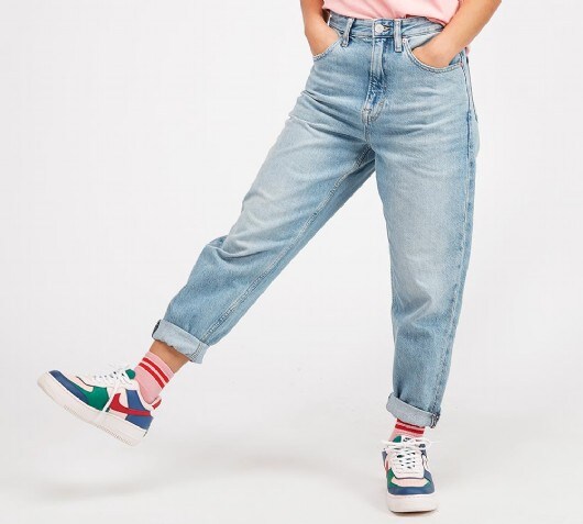 Womens High Rise Tapered Jean