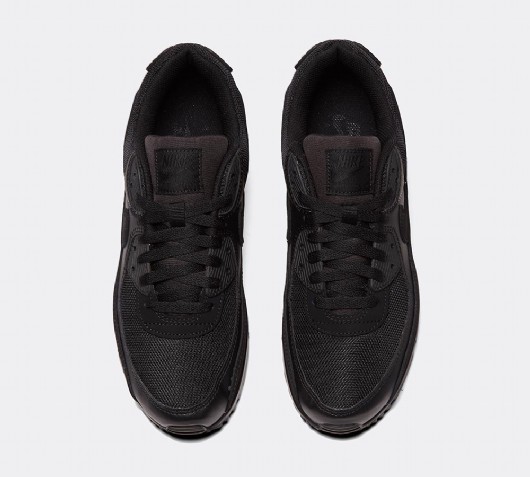 all black nike trainers