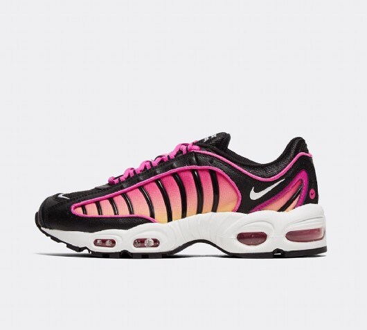 nike womens trainers black and pink