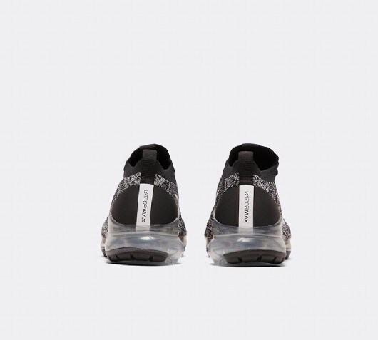 black vapormax footasylum