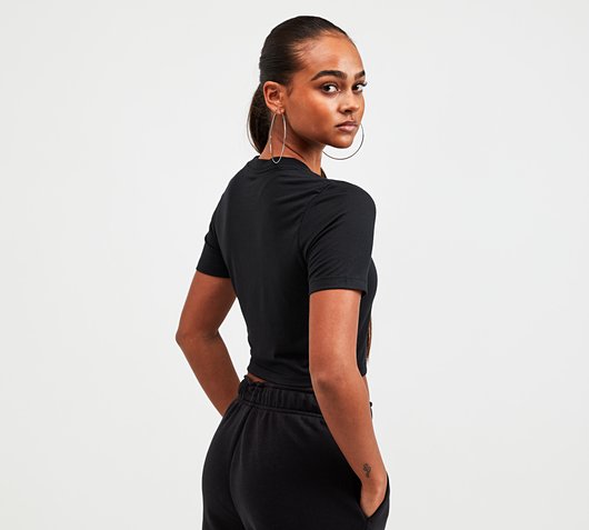 Nike Womens Essential Slim Cropped T 